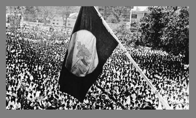 অগ্নিঝরা ২ মার্চ : প্রথম জাতীয় পতাকা উত্তোলন