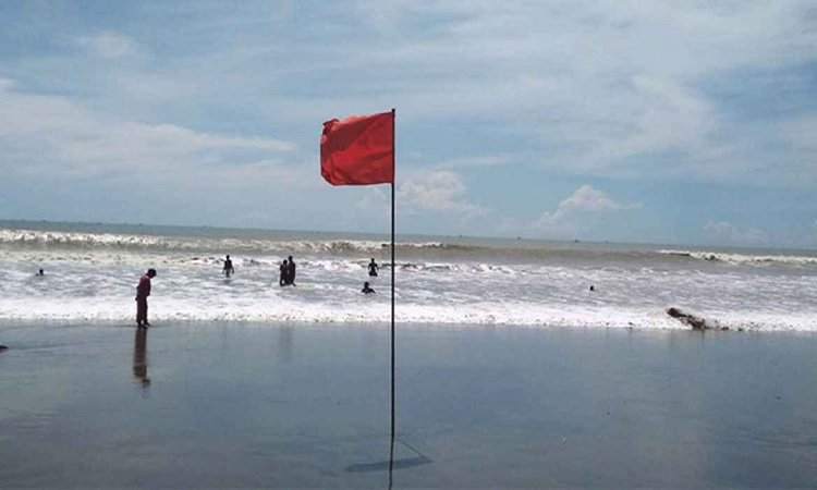 সমুদ্র বন্দরে ৩ নম্বর সতর্কতা সংকেত