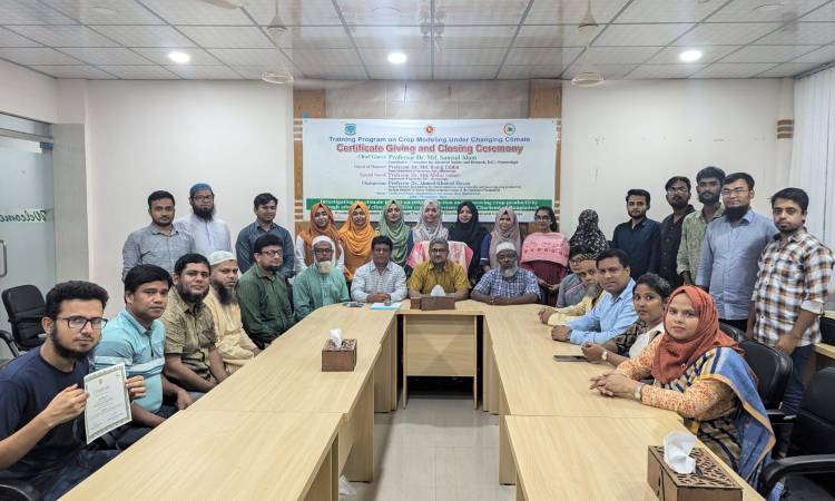 বাকৃবিতে পরিবর্তিত জলবায়ু পরিস্থিতিতে ক্রপ মডেলিংয়ের গুরুত্ব বিষয়ক প্রশিক্ষণ কর্মশালা